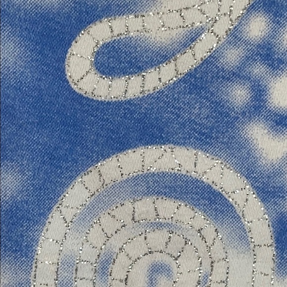 White Cross Scrub Top. - Picture 2 of 3